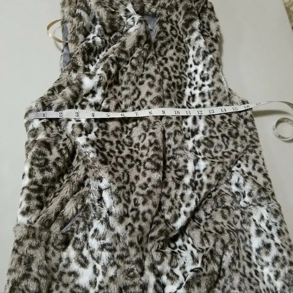 NWT Women's Vest Faux fur size Xs and Medium Multi-colored open pockets - Picture 4 of 11